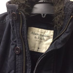 A&F Men's Ponnacle Mountain Jacket in Navy size M
